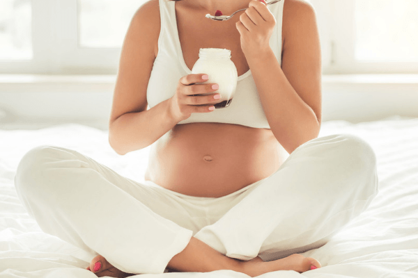 breastfeeding mom eating yogurt