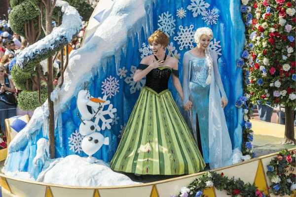 Anna and Elsa in the festival of fantasy parade